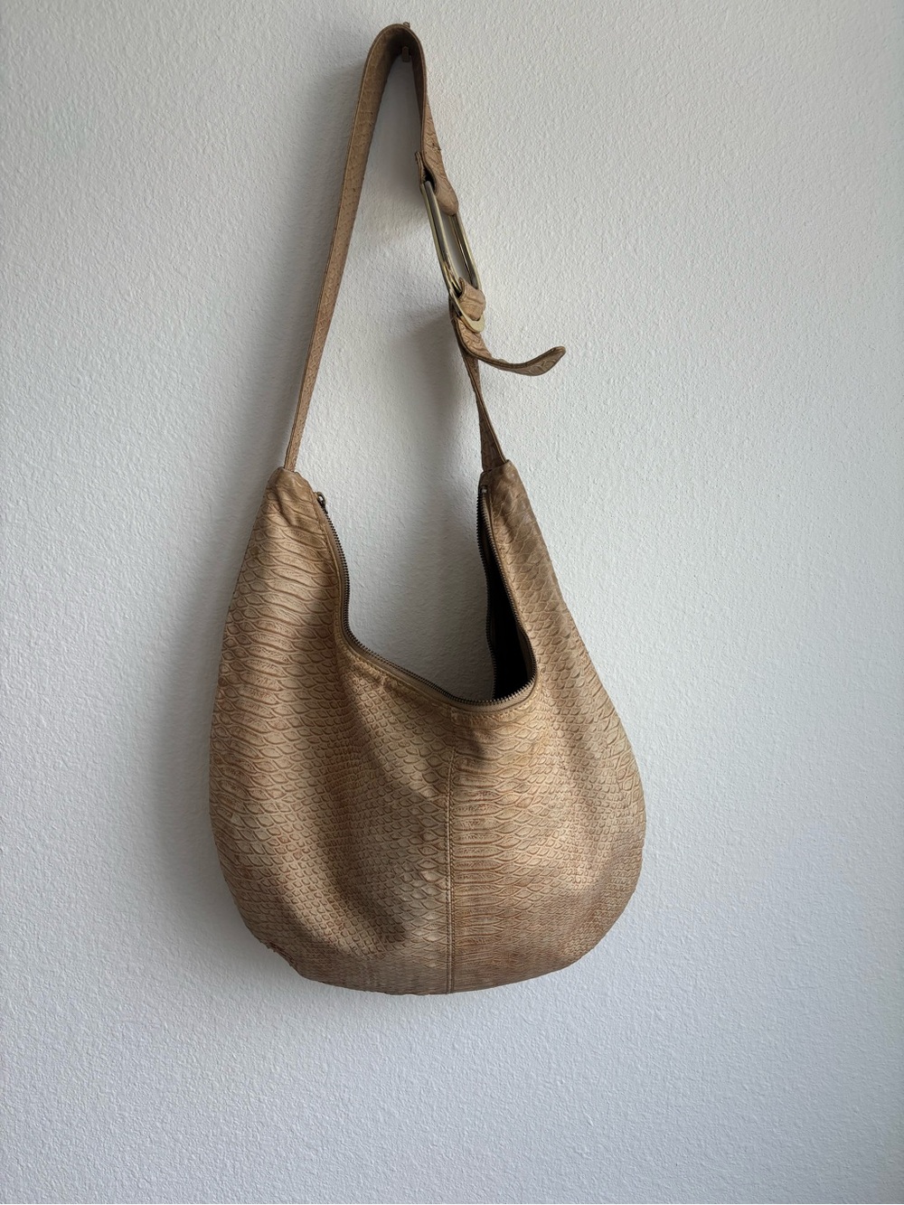 Y2K Buckle Purse | Banana Republic Tan Textured Leather Shoulder Hobo